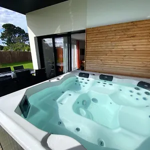 carantec-new-house-jacuzzi-garden-6-persons.inbrittany.com/